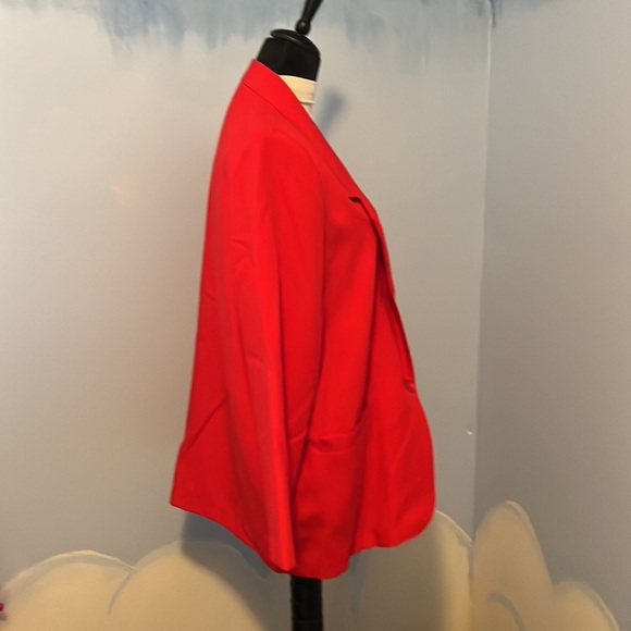 Alfred Dunner Women’s red one button blazer, size 16P, $15 - Picture 6 of 7